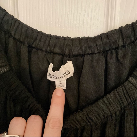 Black Tiered Textured Puff Sleeve Maxi Dress - Size Large - Picture 5 of 8